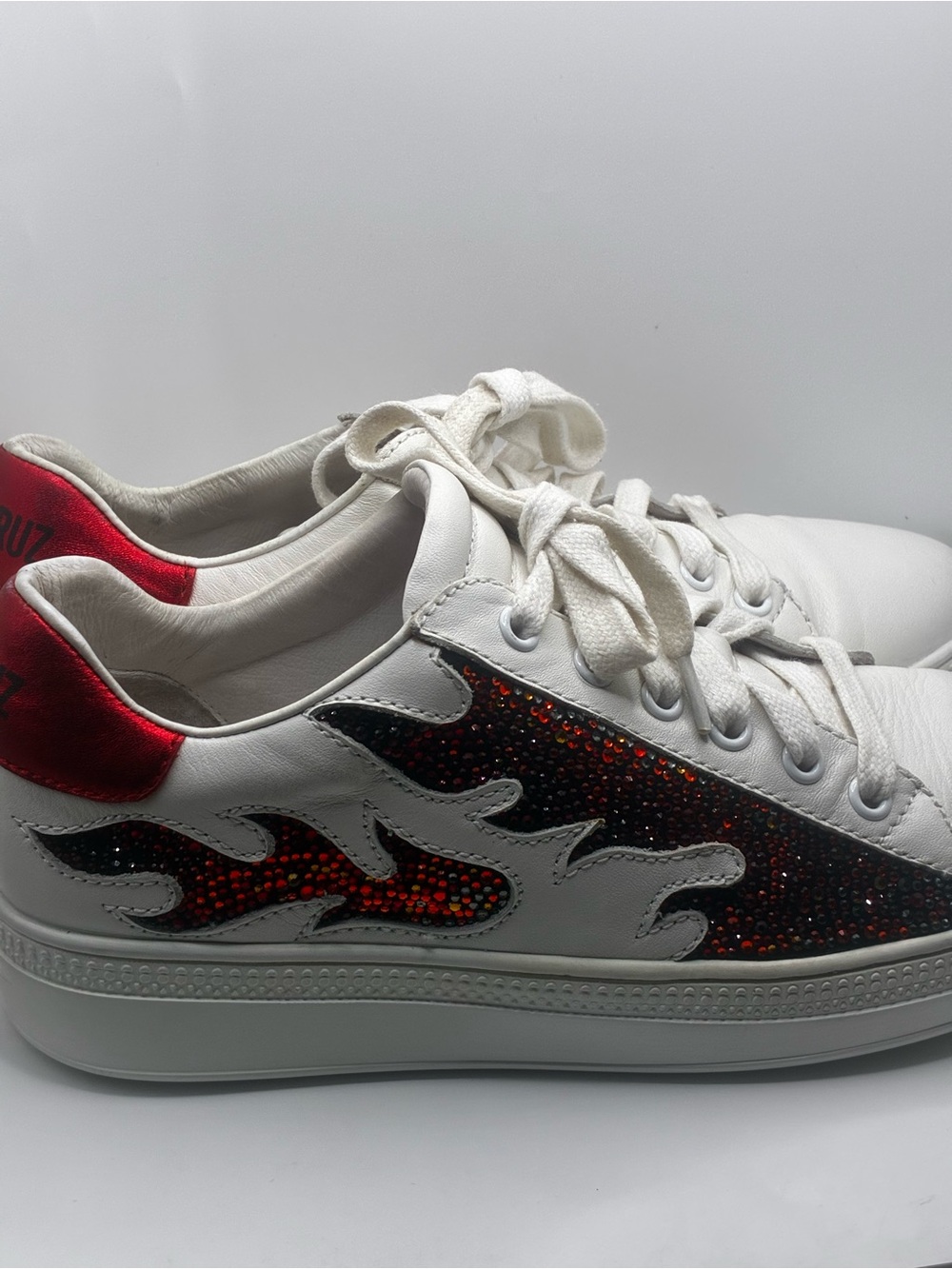 LOLA CRUZ WOMANS LEATHER / RHINESTONE EMBELLISHED SNEAKER/ SIZE 7 - Picture 2 of 15